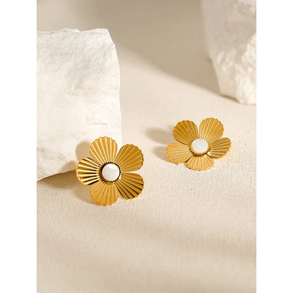 Daisy Bloom 18K Gold Plated Stainless Steel Flower Metal Stud Earrings for Women Individual Sweet Waterproof Jewelry Gift