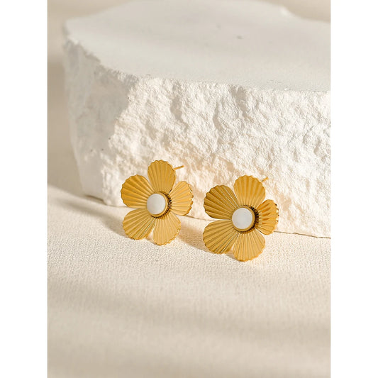 Daisy Bloom 18K Gold Plated Stainless Steel Flower Metal Stud Earrings for Women Individual Sweet Waterproof Jewelry Gift