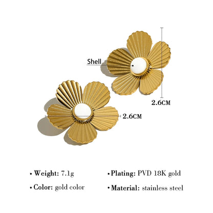 Daisy Bloom 18K Gold Plated Stainless Steel Flower Metal Stud Earrings for Women Individual Sweet Waterproof Jewelry Gift